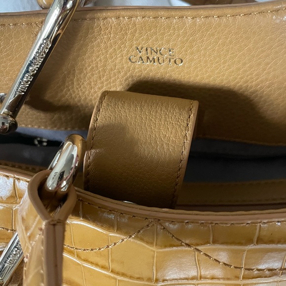 🍁🍁Vince Camuto “Creamy Carmel” Leather Bag - Picture 4 of 10